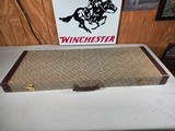 9185
Winchester Diamond Grade shotgun case. This is a rare case that will hold two barrels. Has been used. This case will hold up to 34” barrels. Mor