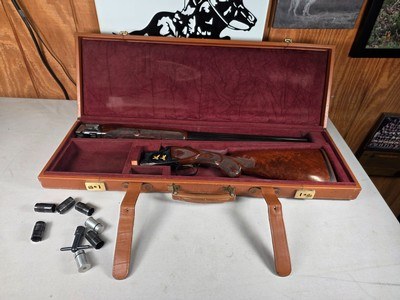 9193
Winchester 101 Super Pigeon 12 GA, 27” Barrels, 7 Winchokes (SK, IC, M, IM,
Full, X-full, CL) 2 pouches and wrench, 7 Gold Images, 2 gold duck