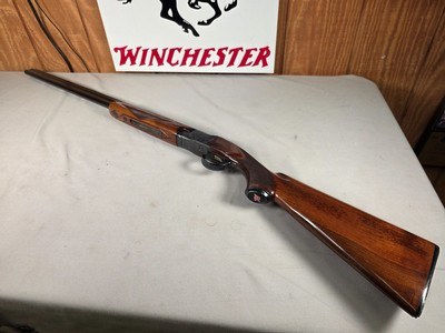 9204
Winchester 101 20 Gauge, 30” barrels rare!, Full/Full Chokes, 2 3/4 and 3” Winchester butt plate, pistol
grip, vent rib, early one with brass