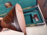 9196
SKB 605 20 Gauge, 28” barrels, NIB, Ducks Unlimited Shotgun, Screw in chokes X 3, and choke wrench, gold inlays, beautiful wood, butt pad, pist - 12 of 25