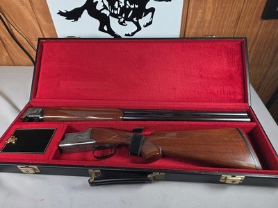 9207
Winchester 101 lightweight 12 gauge, screw in winchokes x 5 ( M, IM, XF, IC, SK) 27” barrels, 14 1/4 LOP, Butt pad, vent rib, ejectors, pistol g