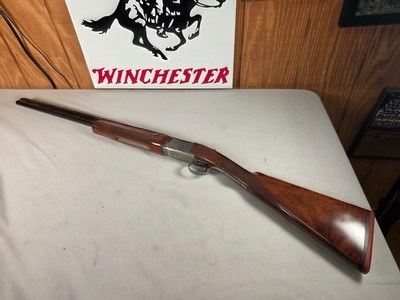 9210
Winchester 101 Featherweight 20 Gauge, 26” Barrels, 14 “ LOP, 1 1/2x2x8 factory dimensions, Straight grip, vet rib, AA++ Fancy walnut very rare