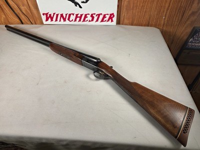 9212
Browning BSS 12 gauge, 28 barrels, M/F, Solid Rib, Oil Finish, Single selective trigger, ejectors, brass front bead, opens and closes tight, 13