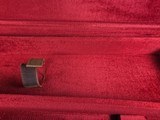 9218
Winchester green hard trunk style shotgun case, double barrel case, will hold two barrels up to 29”, beautiful like new condition. More pictures - 4 of 20