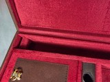 9218
Winchester green hard trunk style shotgun case, double barrel case, will hold two barrels up to 29”, beautiful like new condition. More pictures - 7 of 20