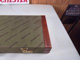 9222
Winchester green shotgun trunk style case with red interior, New old stock, will hot up to a 26” barrel.
With original keys and key fob.More pi - 9 of 18