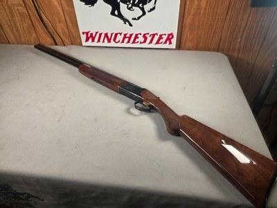 9229  Browning Citori, 20 gauge, Round Knob, Invector plus chokes, LIKE NEW, vent rib, 28” Barrels, 14 1/4 LOP, Gold Trigger, Browning Butt Plate, Mor