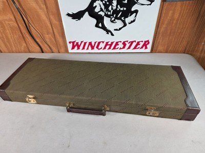 9240
Winchester Green Trunk style shotgun case, for 101 overunder or 23 sidex side , NEW OLD STOCK, has all blocks, hangtag and keys. Will fit up to