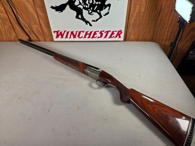 9257
Winchester Model 23 XTR Pigeon grade Side by side shotgun, 20 Gauge, IC/MOD choked, Round Knob, Butt pad, Single Selective trigger, vent rib, 26