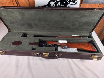 9264
Winchester 23 Classic 410 gauge, 26” barrels, Mod/Full, ejectors, single selective trigger, Gold quail on bottom, pistol grip with cap, all fact