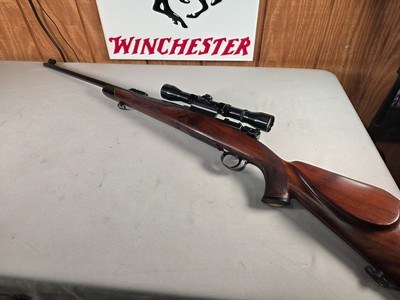 9272
Weatherby 300 Weatherby Mag, 90 Mauser, walnut ebony tip, early Weatherby 300, grip cap, Gunther and Howe receiver, scope mount, detachable, Wea