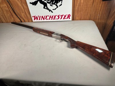 9280
Winchester 101 Pigeon grade, 20 Gauge, 27 barrels, SK/SK, AAA+ fancy highly figured walnut, vent rib, pistol grip, Pachmayer white line pad, LOP