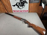9289
Weatherby Regency 12 Gauge, over and under,
2 3/4 chambers, side lock, IM/F fixed chokes, Greener cross bolt, gold trigger, 28” barrels, pistol