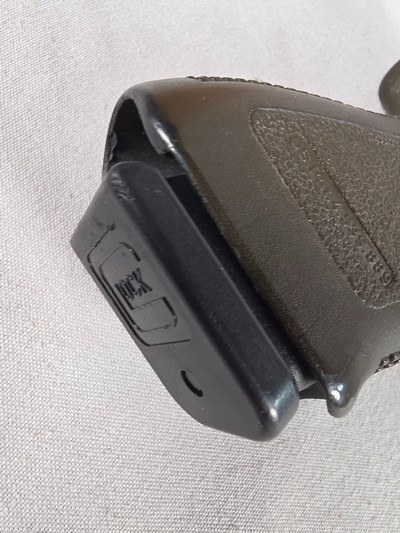 9327Glock model 17, faded OD Green,semi auto pistol 9mm ( 9x19), one 17 round magazine, fixed sites, all original, SN# HV602,More pictures at Da - Image 16 of 17