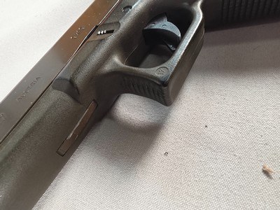 9327Glock model 17, faded OD Green,semi auto pistol 9mm ( 9x19), one 17 round magazine, fixed sites, all original, SN# HV602,More pictures at Da - Image 10 of 17