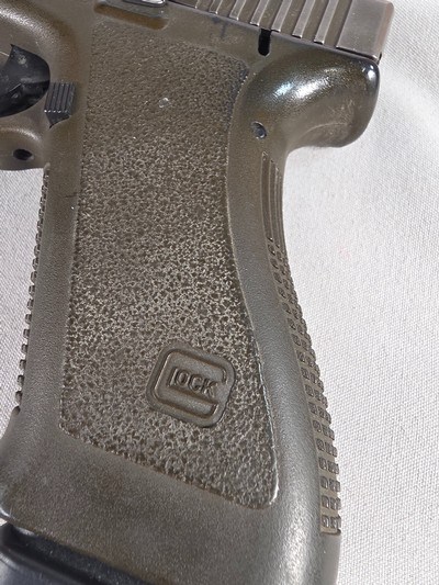 9327Glock model 17, faded OD Green,semi auto pistol 9mm ( 9x19), one 17 round magazine, fixed sites, all original, SN# HV602,More pictures at Da - Image 2 of 17
