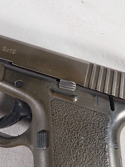 9327Glock model 17, faded OD Green,semi auto pistol 9mm ( 9x19), one 17 round magazine, fixed sites, all original, SN# HV602,More pictures at Da - Image 5 of 17