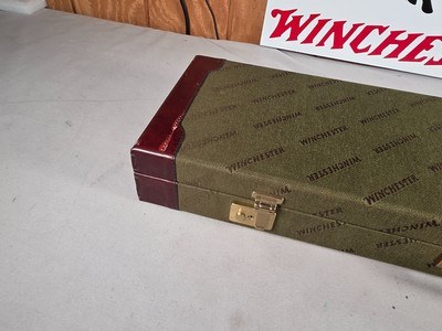 9336Winchester Hard trunk style shotgun case, Green, has keys, will hold up to a 28.5 barrel. For the Winchester Model 23 or 101, More pictures at D - Image 5 of 15