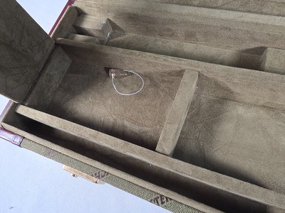 9336Winchester Hard trunk style shotgun case, Green, has keys, will hold up to a 28.5 barrel. For the Winchester Model 23 or 101, More pictures at D - Image 13 of 15