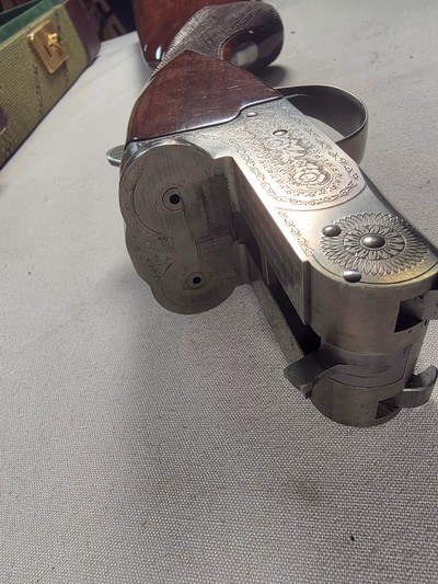 9339Winchester Model 23 Pigeon grade XTR, 20 gauge with screw in Winchokes, (Rare), comes with 3flush chokes, (Mod, Full, IC), 3” chambers, 26” ba - Image 10 of 25