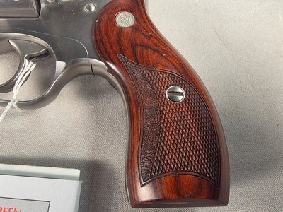 9350Ruger Red Hawk 45 Colt Auto, 4” Barrel, Wood Grips, adjustable site, revolver, stainless, With original plastic case, paperwork. More pictures a - Image 2 of 17