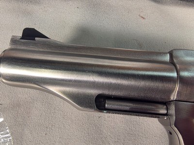 9350Ruger Red Hawk 45 Colt Auto, 4” Barrel, Wood Grips, adjustable site, revolver, stainless, With original plastic case, paperwork. More pictures a - Image 5 of 17