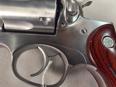9350Ruger Red Hawk 45 Colt Auto, 4” Barrel, Wood Grips, adjustable site, revolver, stainless, With original plastic case, paperwork. More pictures a - Image 3 of 17