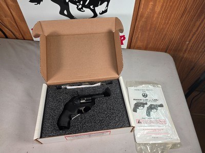9352 Ruger LCR 38 Special +P, 2” Barrel, Black Polymer, 5 Shot, No hammer exposed, Rubber grips,More pictures AT DawsonsDoubles DOT COM - Image 3 of 15