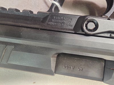 9345H&K 45C, 45 auto, 10 capacity Mag, green high viz sight, rail on bottom for light or Laser, threaded barrel, 4.5 barrel,More pictures at Daws - Image 12 of 18