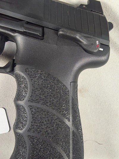 9346H &K 45, 45 auto, 5.5 barrel, 10 round mag, green high viz sight, rail on bottom for light or laser, in plastic box, More pictures at DawsonsDou - Image 2 of 13