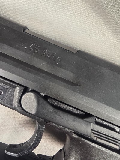 9346H &K 45, 45 auto, 5.5 barrel, 10 round mag, green high viz sight, rail on bottom for light or laser, in plastic box, More pictures at DawsonsDou - Image 3 of 13