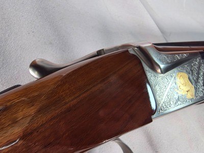 9375SKB 606 Ducks Unlimited Banquet, 12 Gauge, 28 Barrels, screw in chokes (2 SK, IC, M, F) wrench, and choke box, gold retriever with duck, pistol - Image 22 of 25