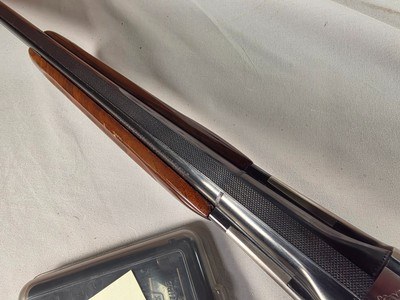 9375SKB 606 Ducks Unlimited Banquet, 12 Gauge, 28 Barrels, screw in chokes (2 SK, IC, M, F) wrench, and choke box, gold retriever with duck, pistol - Image 14 of 25