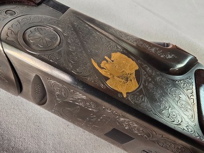 9375SKB 606 Ducks Unlimited Banquet, 12 Gauge, 28 Barrels, screw in chokes (2 SK, IC, M, F) wrench, and choke box, gold retriever with duck, pistol - Image 8 of 25