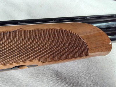 9393Browning 725 Sporting 12 Gauge, 30” Barrels, Screw in chokes (Sk,IC, MOD, IM, F) 2 extra triggers, vent rib, pistol grip, 14 3/4 LOP,choke wre - Image 21 of 25