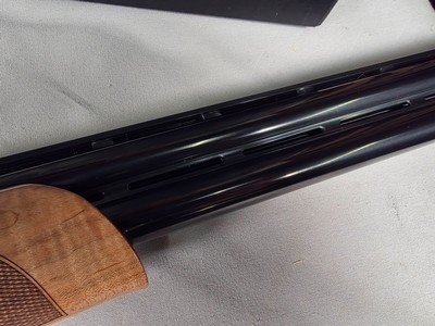 9393Browning 725 Sporting 12 Gauge, 30” Barrels, Screw in chokes (Sk,IC, MOD, IM, F) 2 extra triggers, vent rib, pistol grip, 14 3/4 LOP,choke wre - Image 20 of 25