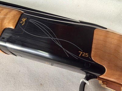 9393Browning 725 Sporting 12 Gauge, 30” Barrels, Screw in chokes (Sk,IC, MOD, IM, F) 2 extra triggers, vent rib, pistol grip, 14 3/4 LOP,choke wre - Image 7 of 25