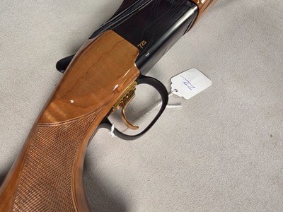 9392Browning 725Trap, 12 Gauge, 30” Barrels, Screw in choke, (sk, IC, M, IM, Full) 2 triggers, High Viz sights, tiger stiped wood, pistol grip ven - Image 19 of 21