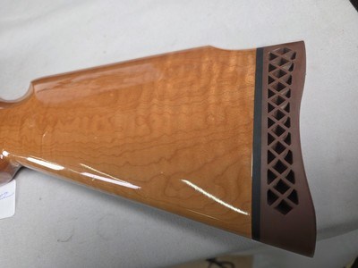 9392Browning 725Trap, 12 Gauge, 30” Barrels, Screw in choke, (sk, IC, M, IM, Full) 2 triggers, High Viz sights, tiger stiped wood, pistol grip ven - Image 2 of 21