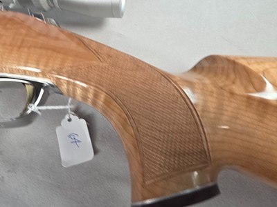 9420Browning White gold Medallion X-Bolt, 243 Cal, 22” octagon barrel, Rosewood caps, Stainless steel, Leupold VXII 4x12x40 scope,More pictures a - Image 6 of 25