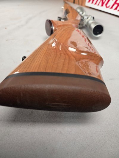 9420Browning White gold Medallion X-Bolt, 243 Cal, 22” octagon barrel, Rosewood caps, Stainless steel, Leupold VXII 4x12x40 scope,More pictures a - Image 3 of 25