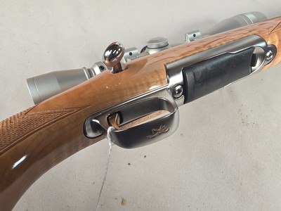 9420Browning White gold Medallion X-Bolt, 243 Cal, 22” octagon barrel, Rosewood caps, Stainless steel, Leupold VXII 4x12x40 scope,More pictures a - Image 20 of 25