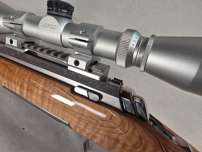 9420Browning White gold Medallion X-Bolt, 243 Cal, 22” octagon barrel, Rosewood caps, Stainless steel, Leupold VXII 4x12x40 scope,More pictures a - Image 14 of 25