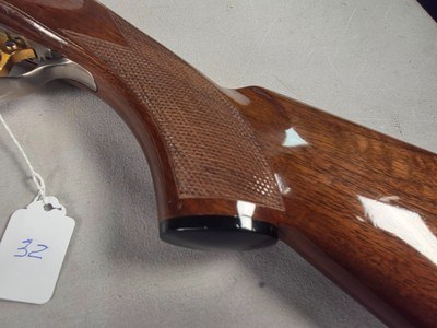 9403SKB 385 12 Gauge, 28” barrels, single non selective trigger, ejectors, pistol grip, butt pad, silver receiver, with engraving, auto safety remov - Image 6 of 23