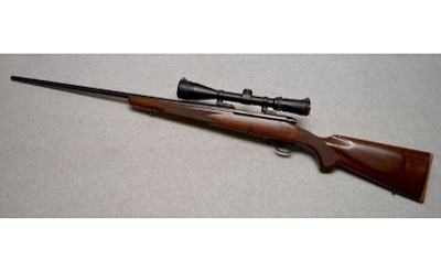 WINCHESTER ~ MODEL 70 CLASSIC SPORTER ~ 300 WIN MAG - Image 2 of 12