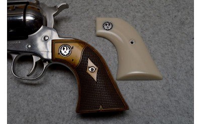 Ruger ~ Vaquero ~ .44 Magnum - Image 4 of 4