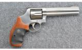 Smith & Wesson 686-5 .357 mag - 1 of 4