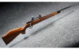 Weatherby ~ Mark V Deluxe ~ 300 Wby Mag - 1 of 9