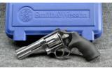 Smith & Wesson ~ 617-6 ~ .22 LR - 7 of 7
