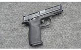 Smith & Wesson ~ M&P 9 ~ 9 MM Luger - 1 of 4